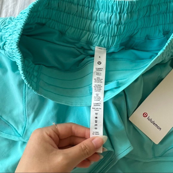 Lululemon hotty hot shorts HR high rise 2.5” inseam electric turquoise - Picture 14 of 15